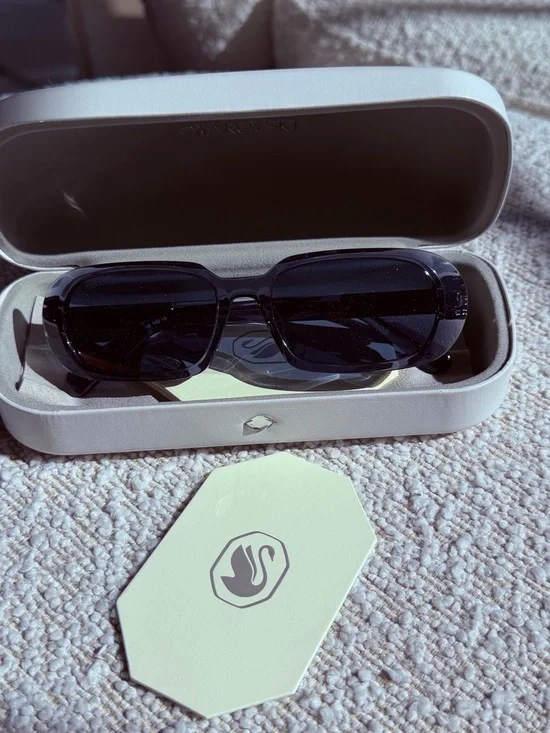 Stunning Swarovski Smoke-Blue Rectangular Sunglasses with baguette crystals ๐๐๐ - Picture 8 of 16